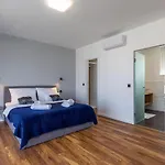 Aurus